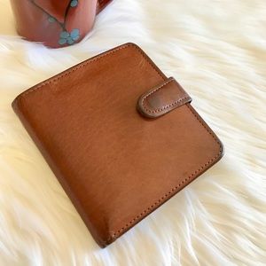 Coach - Beautiful British Tan Brown Wallet